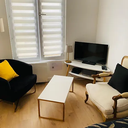 Апартаменты Entier Aux Abbesses - Montmartre - Flat In Montmartre Париж