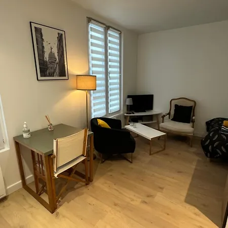 Entier Aux Abbesses - Montmartre - Flat In Montmartre *